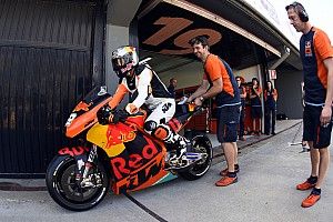 Vídeo: el campeón de motocross que probó una KTM de MotoGP