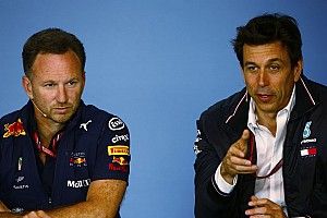 Horner neemt het op voor Mercedes-strateeg Vowles