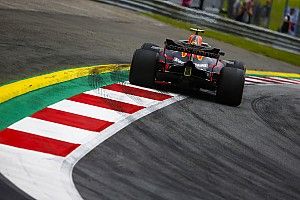 Verstappen disputó los entrenamientos con un corte en el piso de su Red Bull