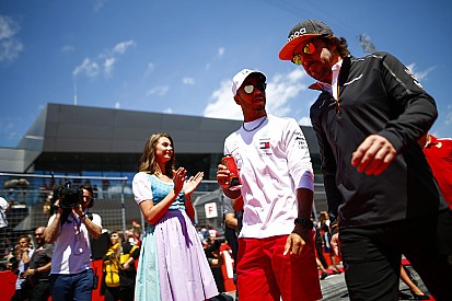 Hamilton egekig magasztalta Alonsót: "A legjobb riválisom"