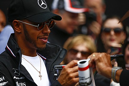 Hamilton fears "difficult weekend" amid engine delay