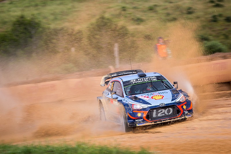 Sardegna, PS8: Neuville torna al successo, Ogier lo controlla