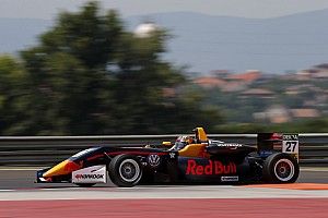 Dominio assoluto di Dan Ticktum in Gara 1 a Budapest