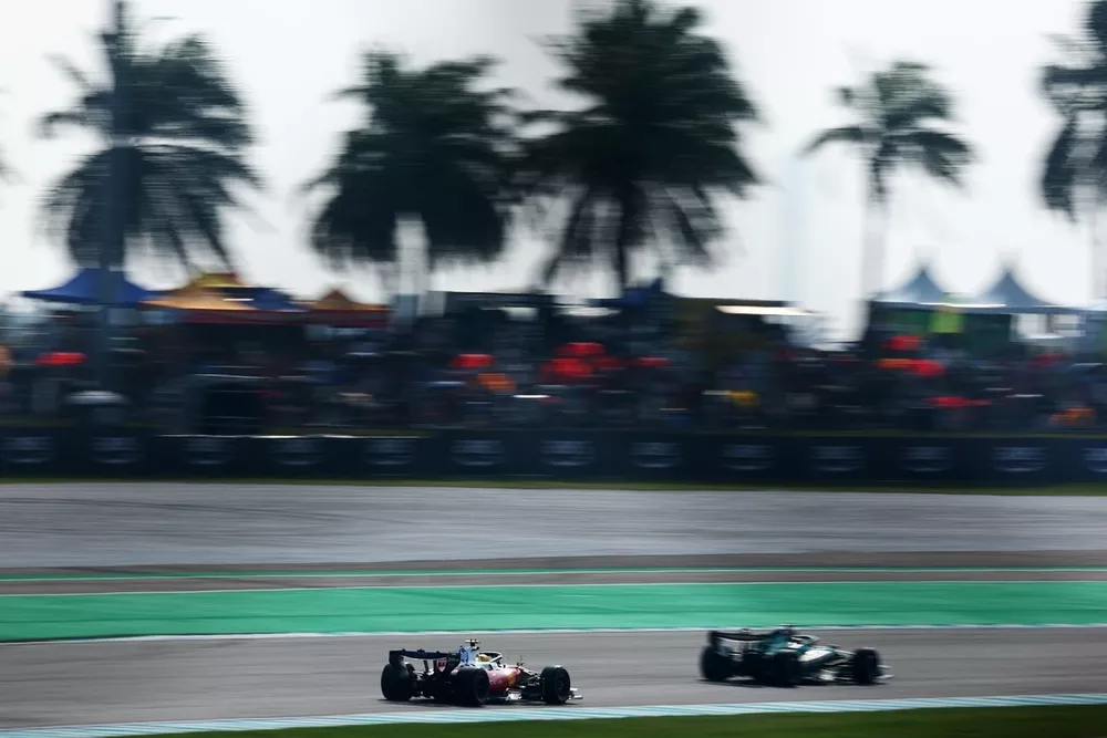 Lewis Hamilton, Ferrari, Lance Stroll, Aston Martin Racing