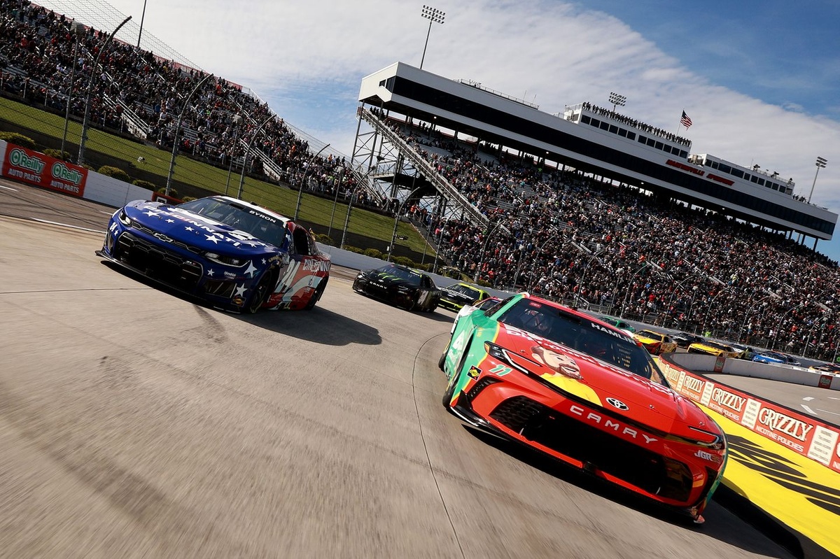 Denny Hamlin falls short of perfect race, but scores the most points