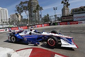 Castroneves grabs pole in slightly bizarre fashion