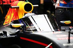 IndyCar analyzing cockpit deflectors