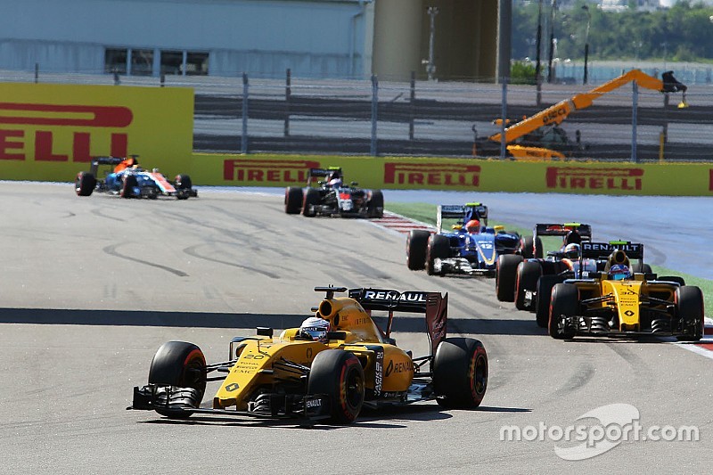 Renault must fight for 2016 progress, says Vasseur