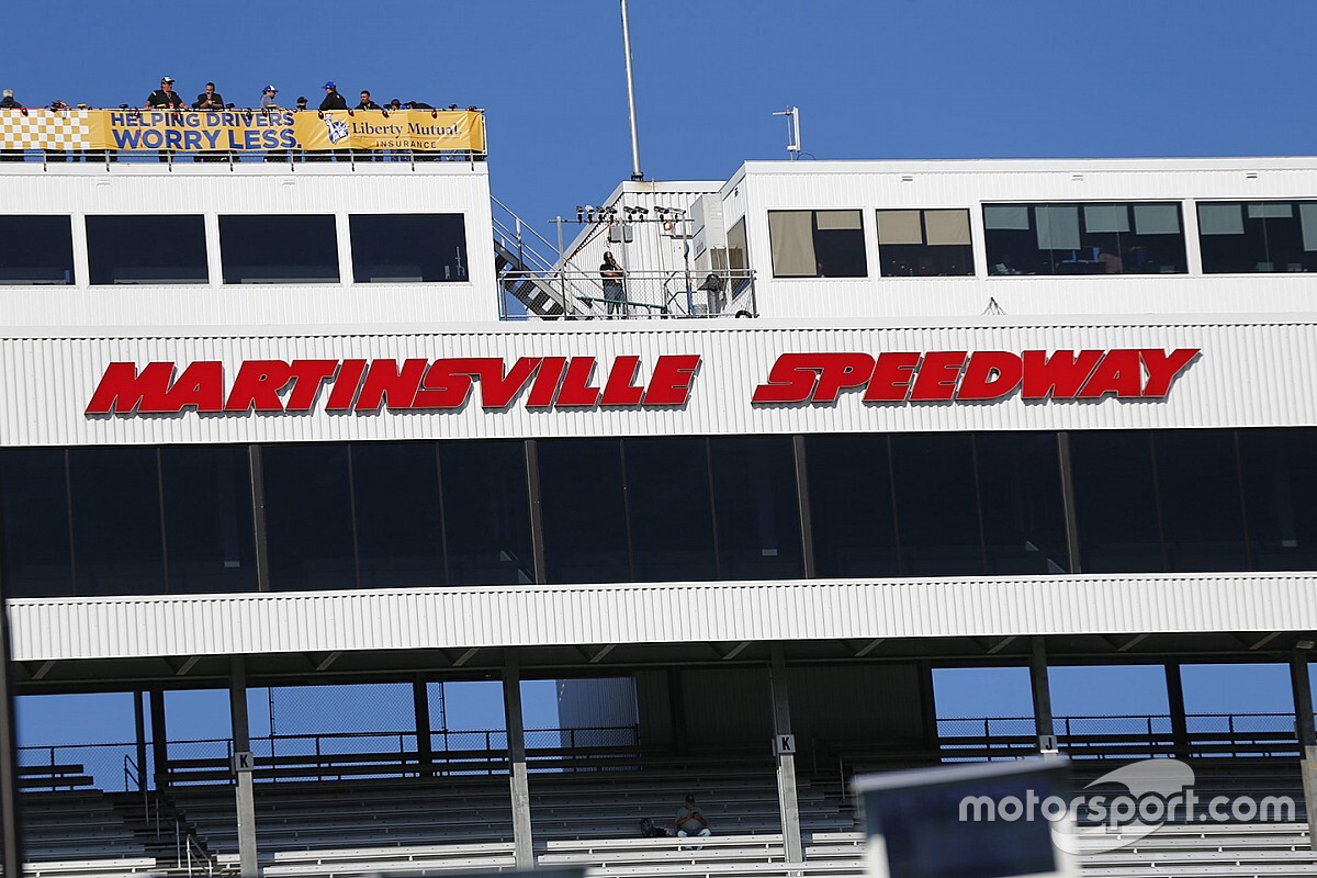 NASCAR pospone Martinsville pero espera reinicar en mayo