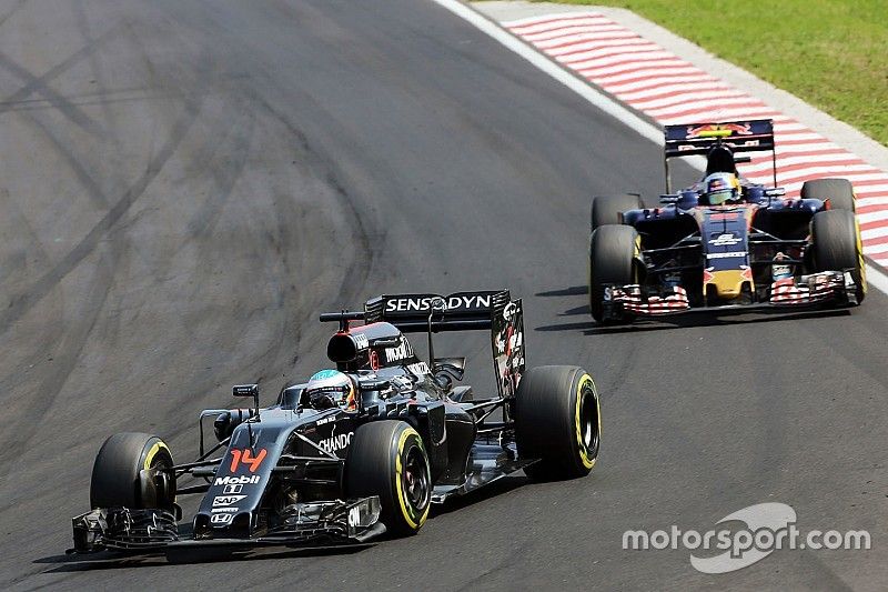 Sainz: McLaren's rate of development "worrying"