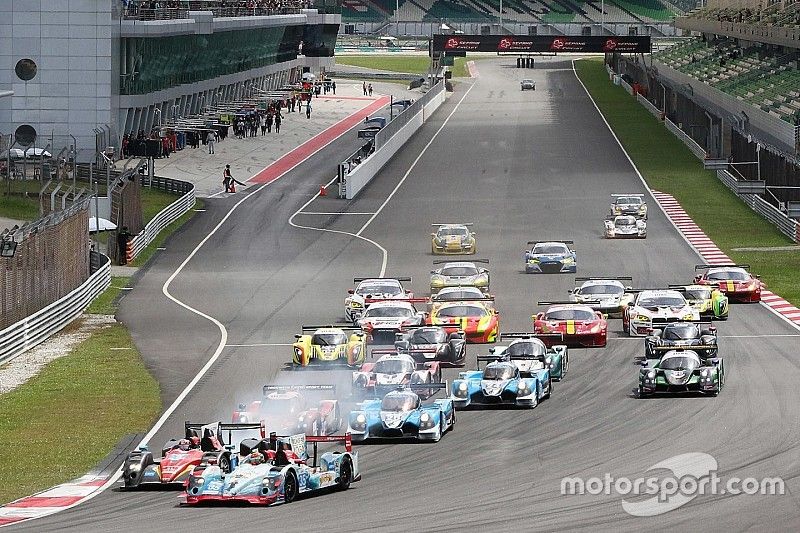 #35 Jackie Chan DC Racing Oreca Nissan 03R: Ho-Pin Tung, Gustavo Menezes, Thomas Laurent at the start of the race