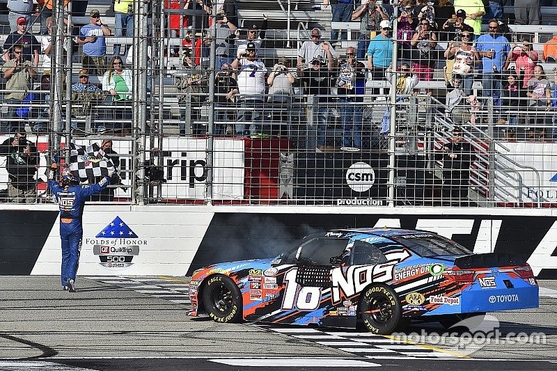 Kyle Busch, Joe Gibbs Racing Toyota celebrates his victory