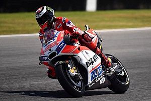 Lorenzo: moto da Ducati exige estilo de pilotagem "ilógico"