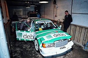 Видео: Тото Вольф за рулем гоночного Mercedes 1991 года