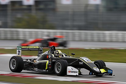 Lando Norris mago della pioggia domina Gara 1 al Nurburgring