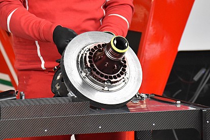 Ferrari: sulla SF70H resta il mozzo forato aperto anche a Spa