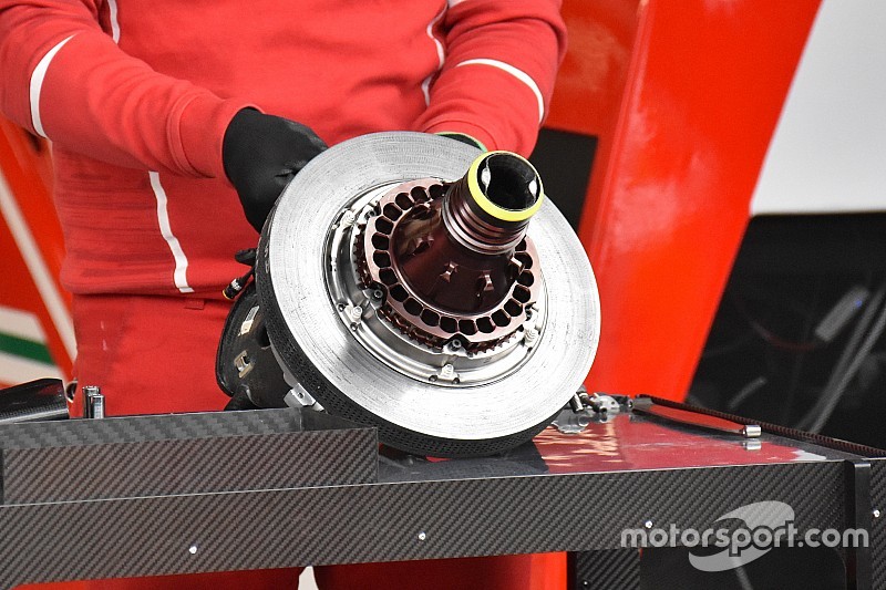 Ferrari: sulla SF70H resta il mozzo forato aperto anche a Spa