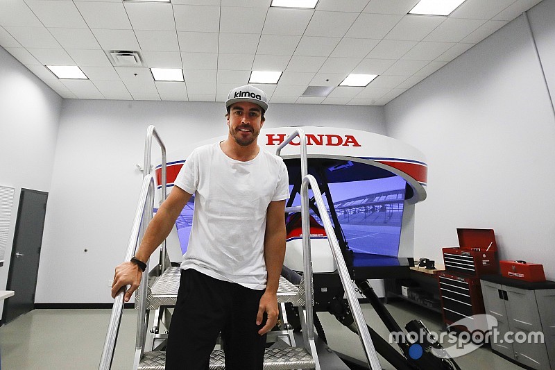 Fotogallery: sessione al simulatore IndyCar Honda per Alonso