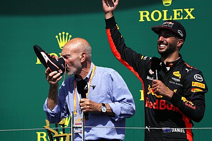Ricciardo: "Solo me divertí al ver la bandera a cuadros"