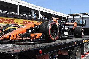McLaren alfineta Honda e diz que "não pode seguir assim"