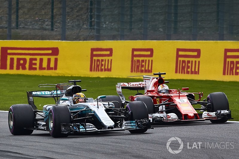 Hamilton punge Vettel: "Sorpassi belli? Ne ho fatti un paio su di te!"