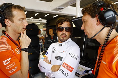 Алонсо опроверг слухи о выдвижении ультиматума McLaren