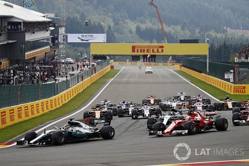Drama voor Verstappen en tienduizenden Nederlandse fans in Spa, zege Hamilton