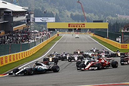 Drama voor Verstappen en tienduizenden Nederlandse fans in Spa, zege Hamilton