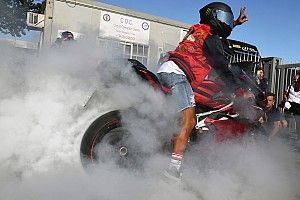 Hamilton, Mv Agusta ile yeni sözleşme imzaladı