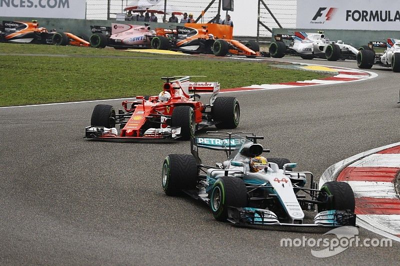 Lewis Hamilton, Mercedes AMG F1 W08; Sebastian Vettel, Ferrari SF70H; Valtteri Bottas, Mercedes AMG F1 W08; Kimi Räikkönen, Ferrari SF70H; Nico Hülkenberg, Renault Sport F1 Team RS17