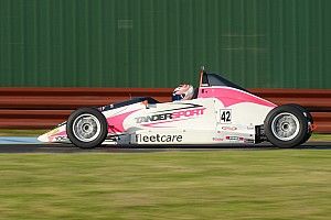 Tander becomes first female Australian title winner