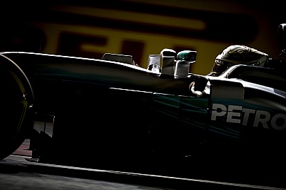Mercedes: „Nagyon gyors a Red Bull, de a Ferrari is ott van…”