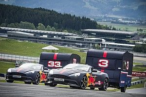 Vídeo: Verstappen y Ricciardo, duelo de caravanas