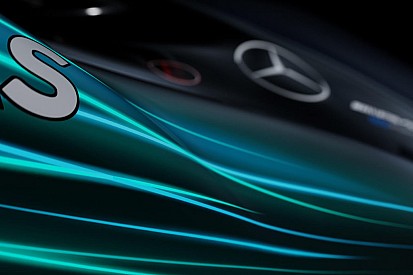Mercedes, yeni W09'u Silverstone'a getirdi