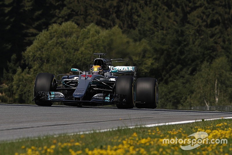 Hamilton manda en los Libres 1 de Austria y McLaren sorprende