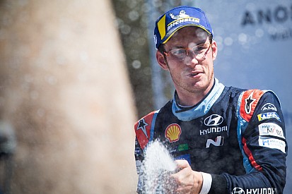 Neuville Hyundaiem WRC na Ypres