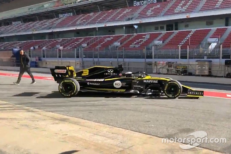 Renault, 2019 aracını Barcelona'da piste çıkardı!