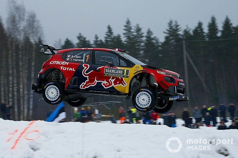 Ogier animado por la velocidad en superficie suelta mostrada por el Citroen