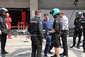 Atas perintah FIA, Mercedes modifikasi sayap depan