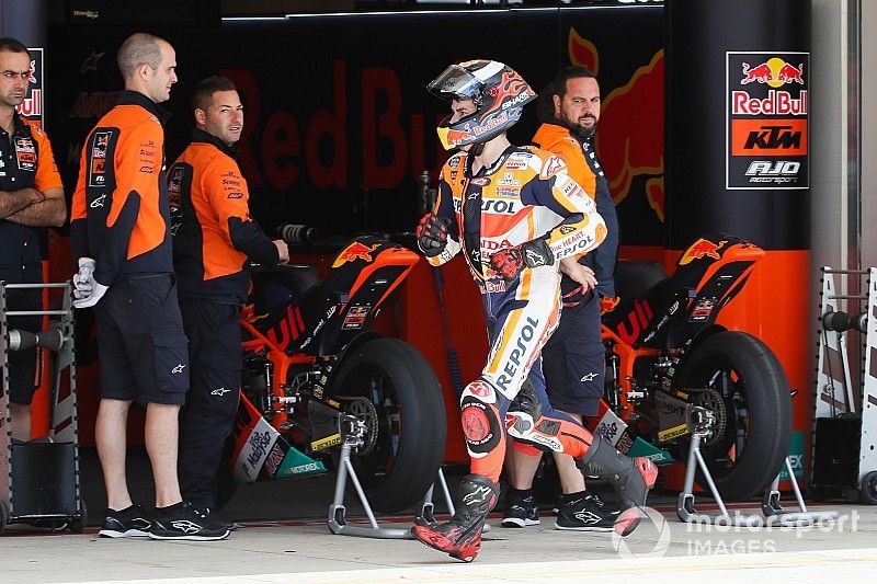 Vídeo: la sangrante comparación entre el sprint de Márquez y el trote de Lorenzo