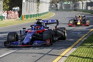 Kvyat "empujó como un animal" para sumar puntos en Australia