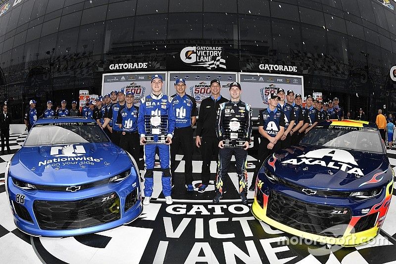 Polesitter William Byron, Hendrick Motorsports, Chevrolet Camaro Axalta and Alex Bowman, Hendrick Motorsports, Chevrolet Camaro Nationwide