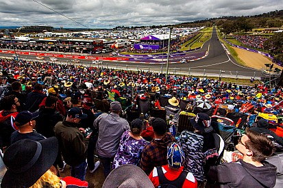 Supercars given extension for new Bathurst event proposal