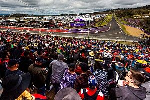 Supercars given extension for new Bathurst event proposal
