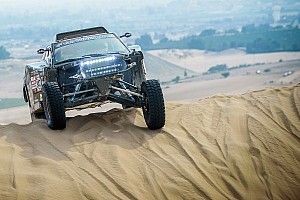 Tim en Tom Coronel aan de finish na "onze beste Dakar ooit"