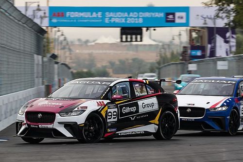 Evans wins inaugural Jaguar eTrophy race