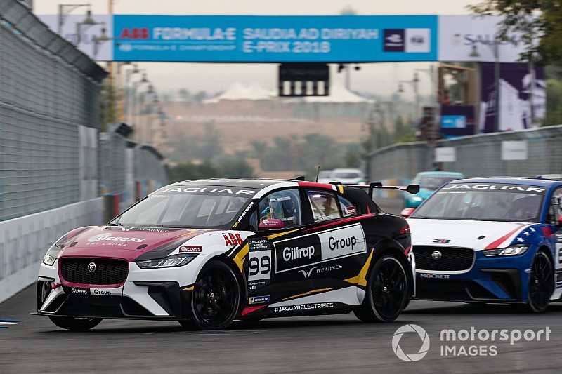 Simon Evans nyerte a Jaguar I-PACE eTrophy első futamát