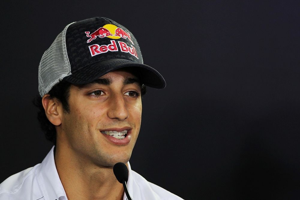 Daniel Ricciardo, HRT Formula 1 Team in de FIA persconferentie