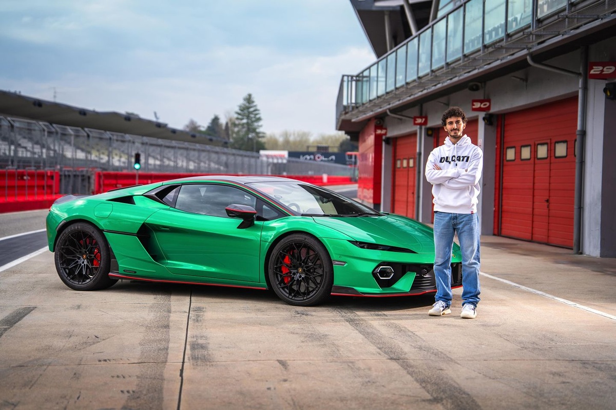 MotoGP | Bagnaia in pista a Imola sulla Lamborghini Temerario