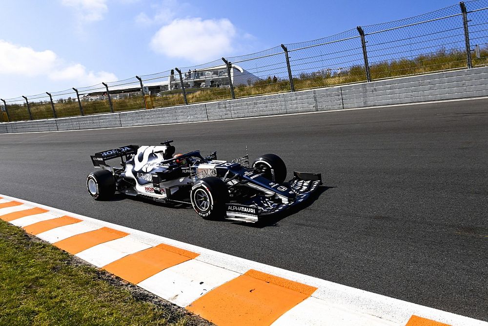 F1オランダFP1速報:赤旗で最後はアタック合戦に。ハミルトン首位、角田裕毅はノータイム
